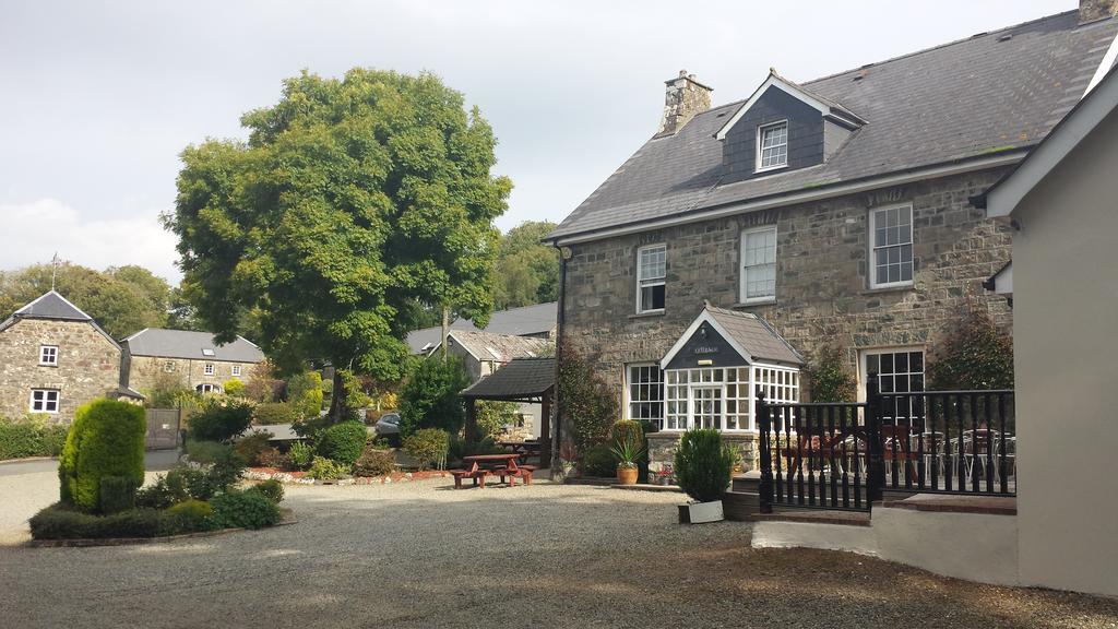 Gellifawr Woodland Retreat Hotel Pontfaen Exterior photo