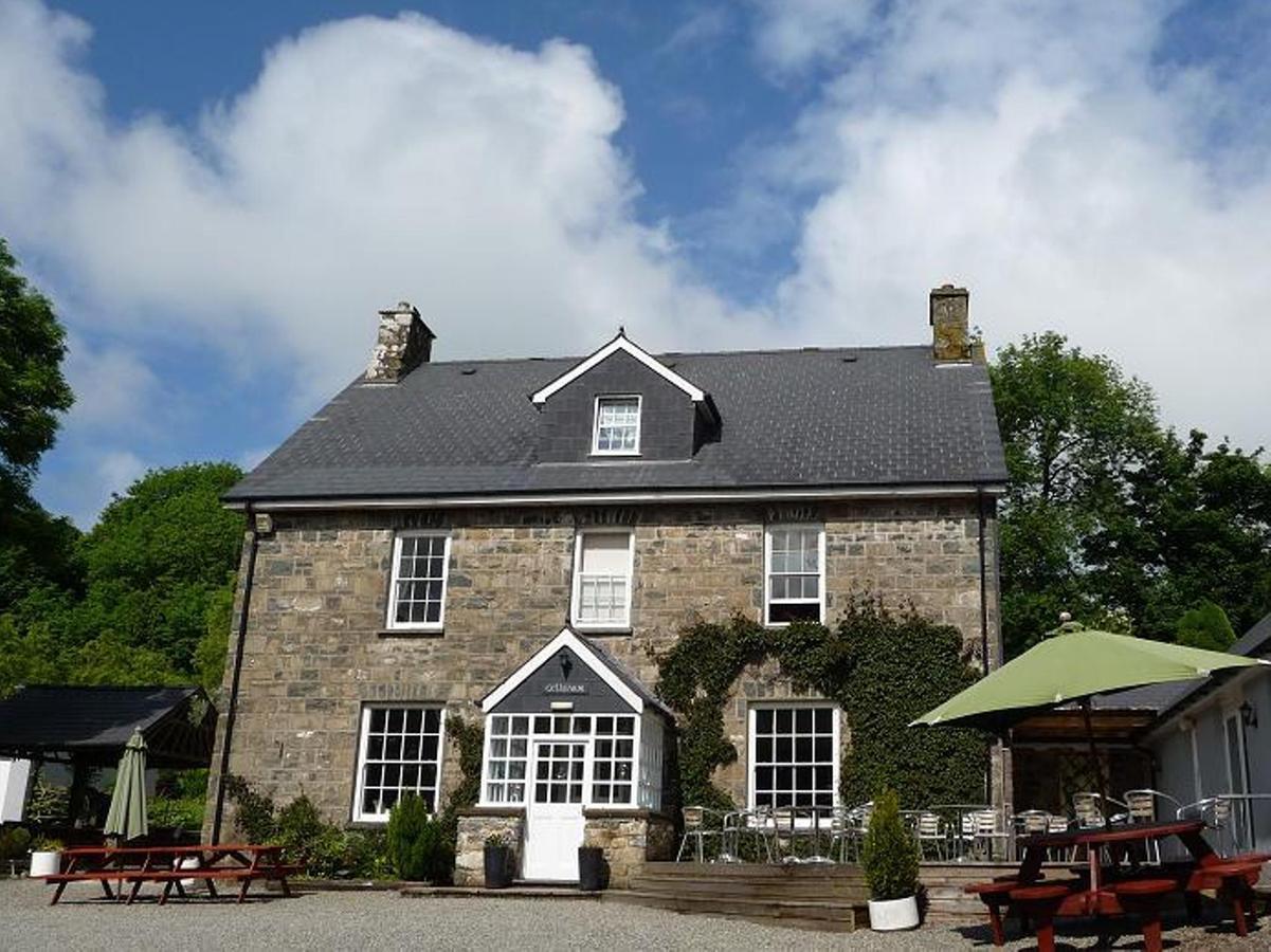 Gellifawr Woodland Retreat Hotel Pontfaen Exterior photo