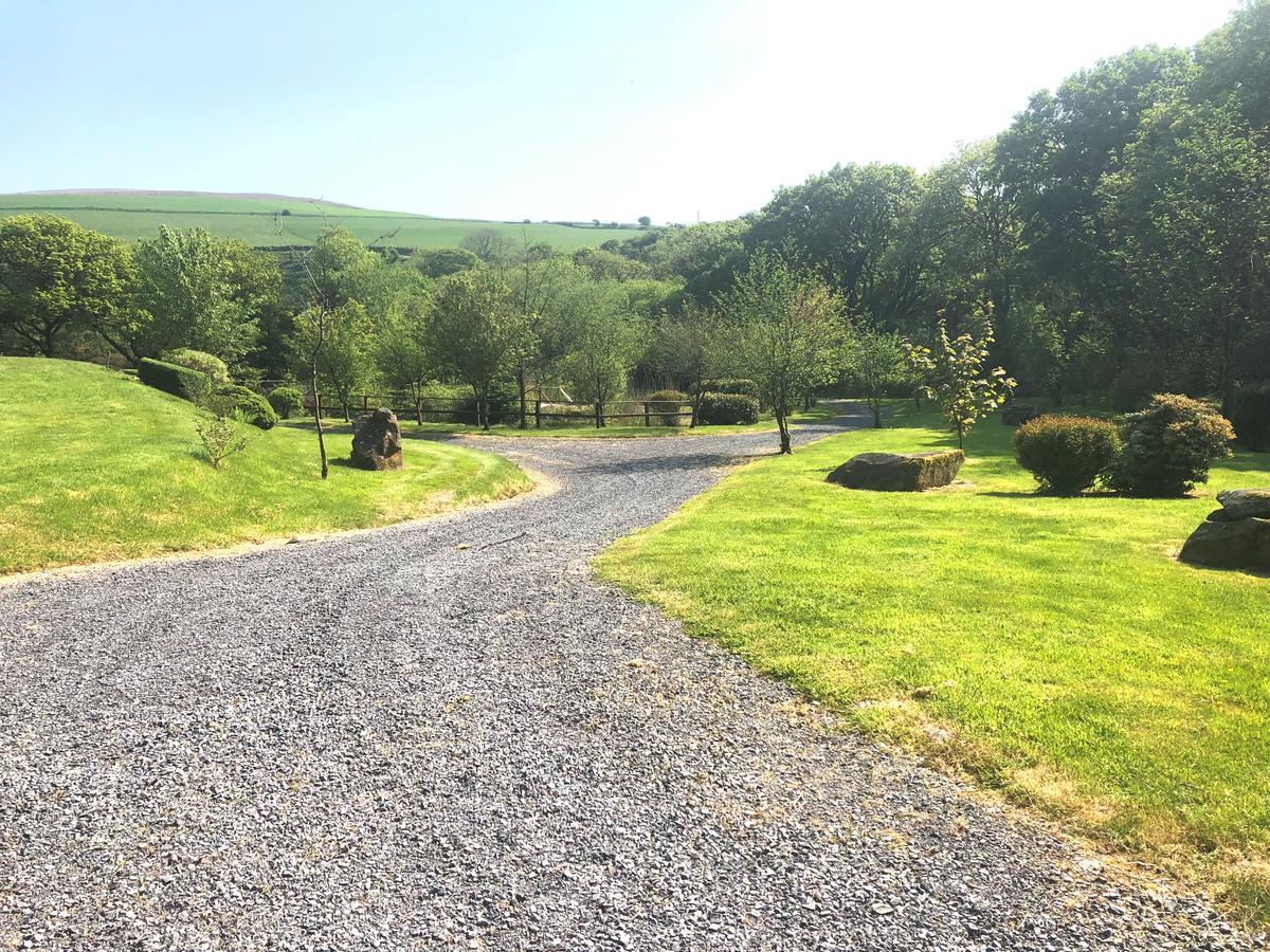 Gellifawr Woodland Retreat Hotel Pontfaen Exterior photo