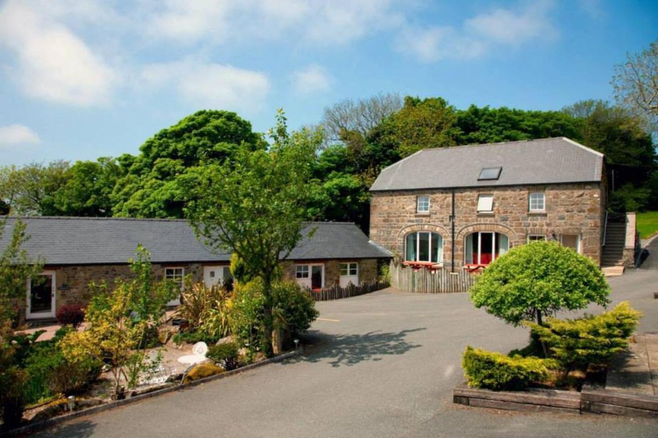 Gellifawr Woodland Retreat Hotel Pontfaen Exterior photo